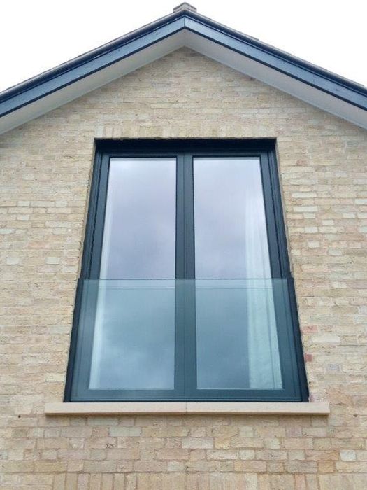 Balustrady szklane barierka poręcz szklana bezpieczna schody balkon