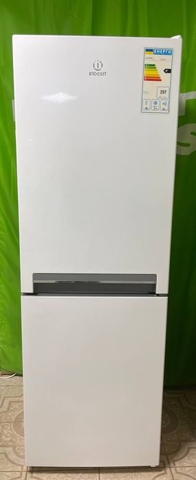 Холодильник б/в Indesit двух камерний mod.L17S1