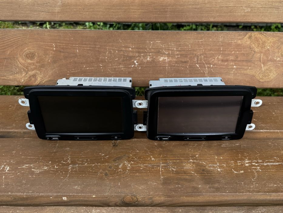 Магнітола LG MediaNav Evolution V3 Apple CarPlay / Android Auto / Renault Dacia