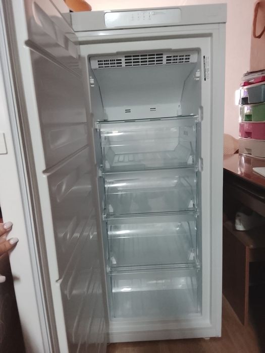 Arca congeladora Indesit495989619593717761