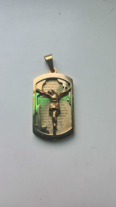 krzyzyk medalik wisorek wysokosc 3cm szerokosc 2cm stal pozłacany