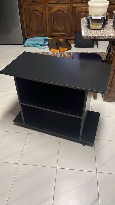 Móvel TV preto com 2 prateleiras