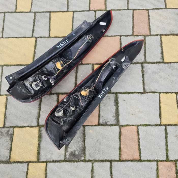 Задні ліхтарі стопи Ford Fiesta Mk5  E410876