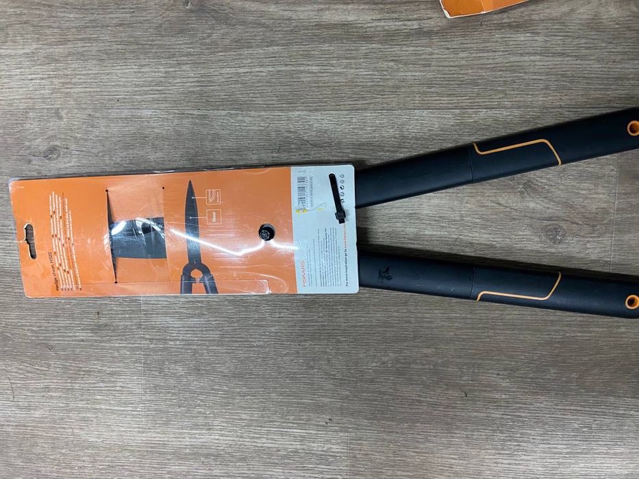 FISKARS кущорізи та сучкорізи
