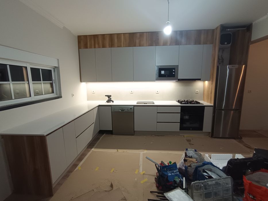 Carpintaria Por Medida – Cozinhas, Roupeiros, Portas e Pavimentos