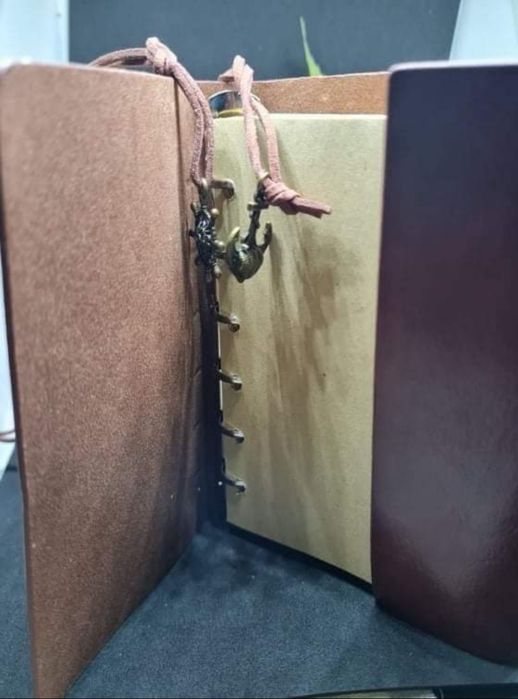 Bloco de bolso estilo medieval