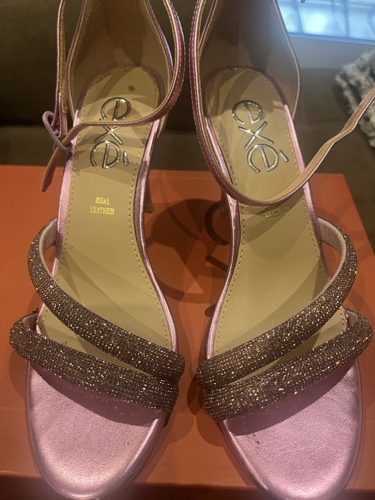 Sandalias Exe rosa usadas aoenas uma vez