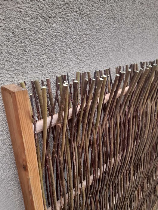 Płot wiklinowy , przyslona , ogrodzenie.