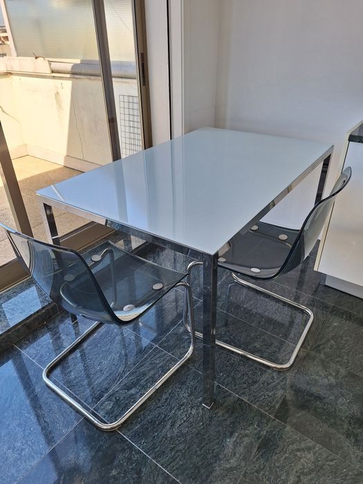 Mesa cozinha em vidro com 1,35 x 0,85 m