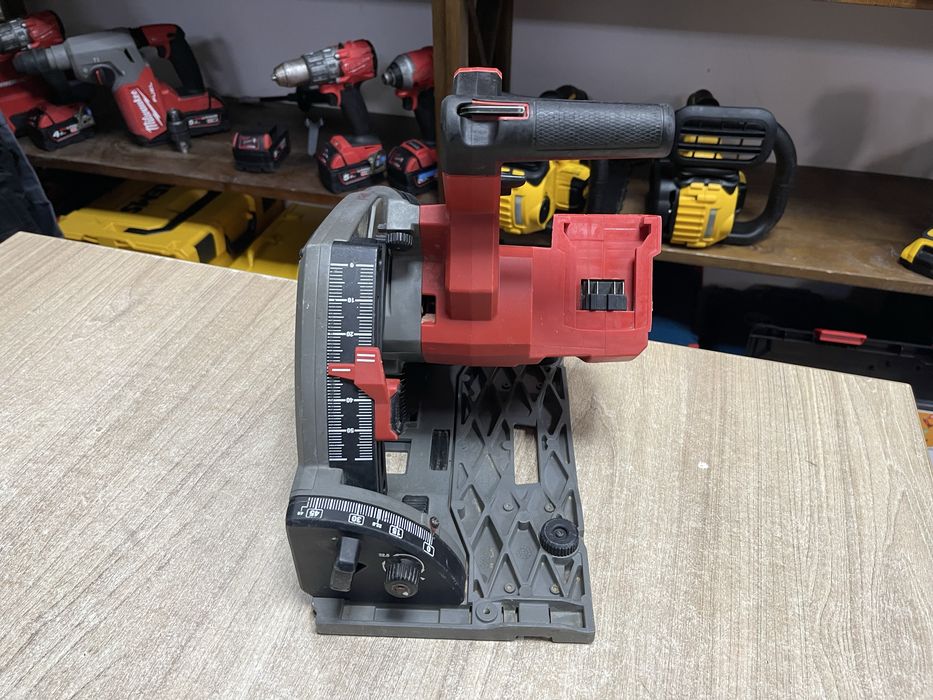 Milwaukee M18 FPS55 / акумуляторна погружна пила Мілвокі