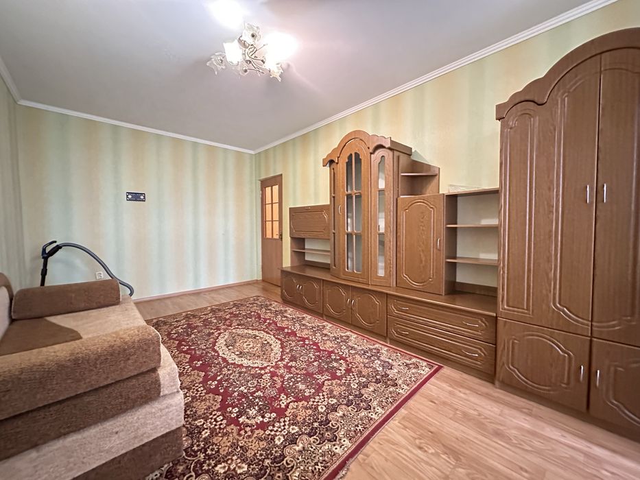 Продаж трикімнатної квартири  з каремонтом , меблями та технікою
