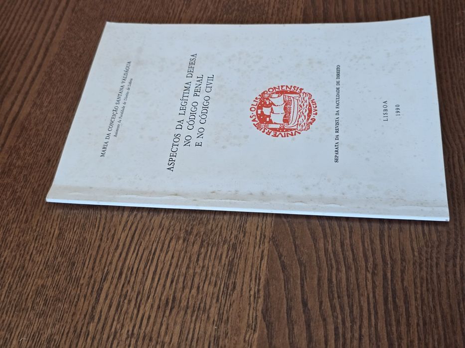 Livros jurídicos / Direito / 1 = 2,5€ / 10 = 20€