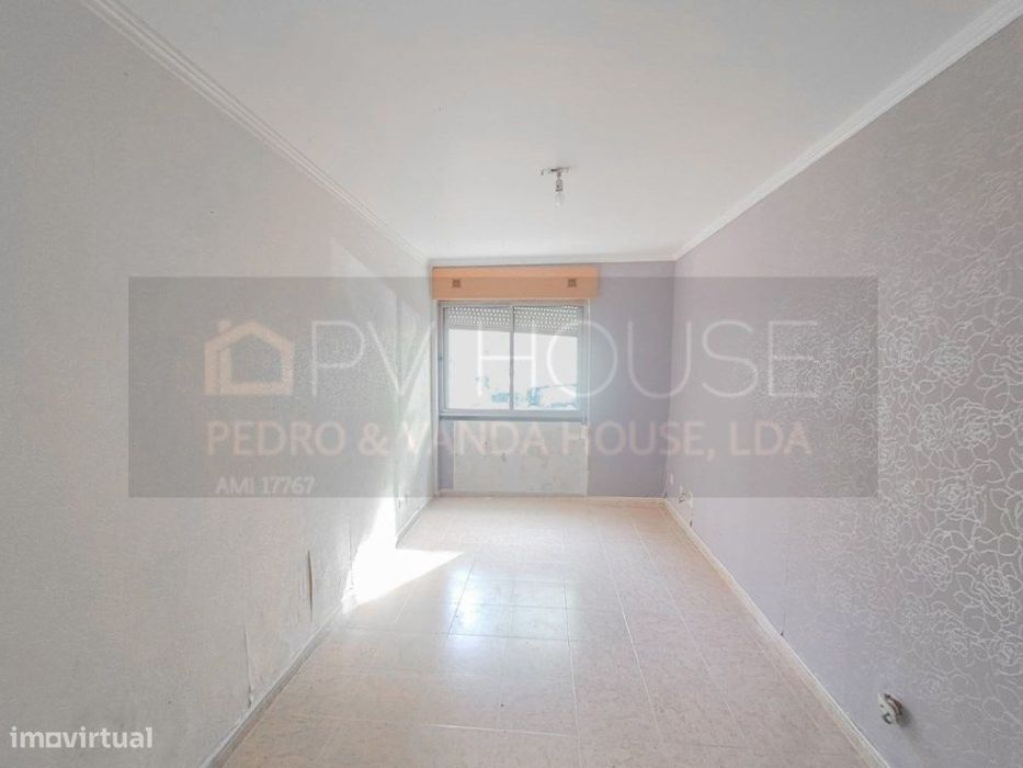 Apartamento T2 Benfica Rua Actriz Maria Matos n15 R/c