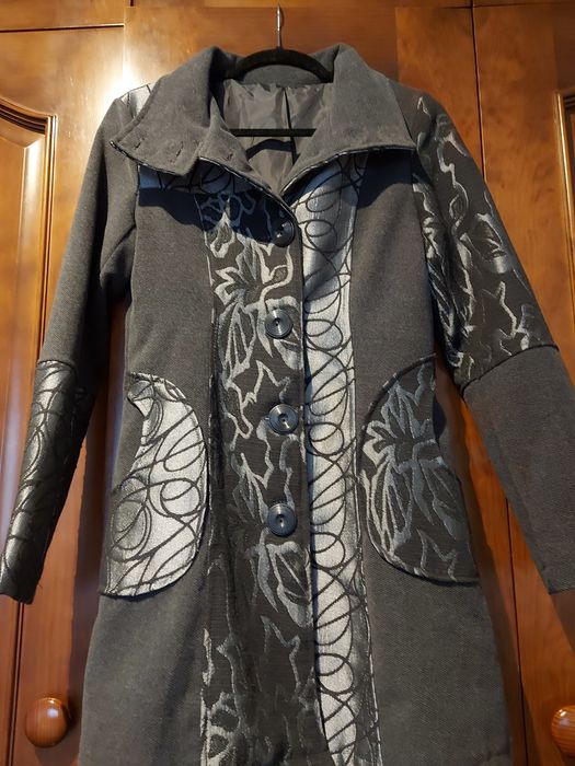 Sobretudo Cinzento e Prateado. Tam° M.64751066656001121