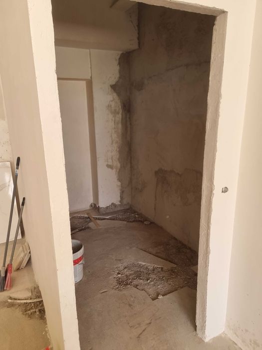 Espaço comercial de 2 pisos com cerca de 140 m²