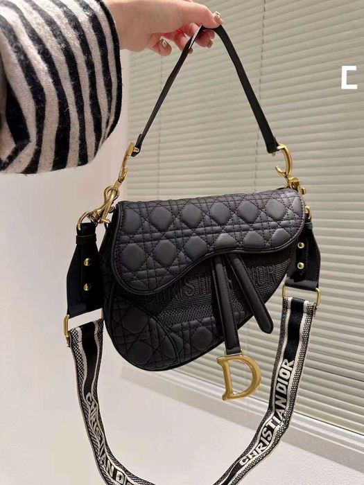 Bolsa feminina em couro C-200417