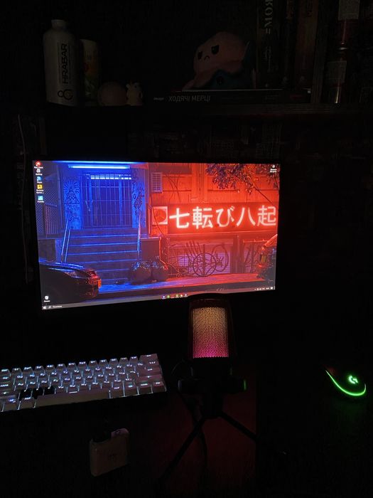 Компʼютер в доброму стані, монітор з клавіатурою у комплекті