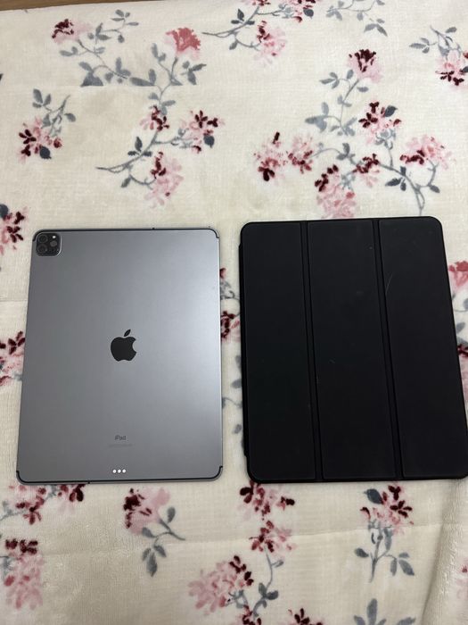 ¡Pad Pro 12.9" (4.ª Geração) 256GB Wi-Fi + Cellular + Pencil 2 + Magic Keyboard