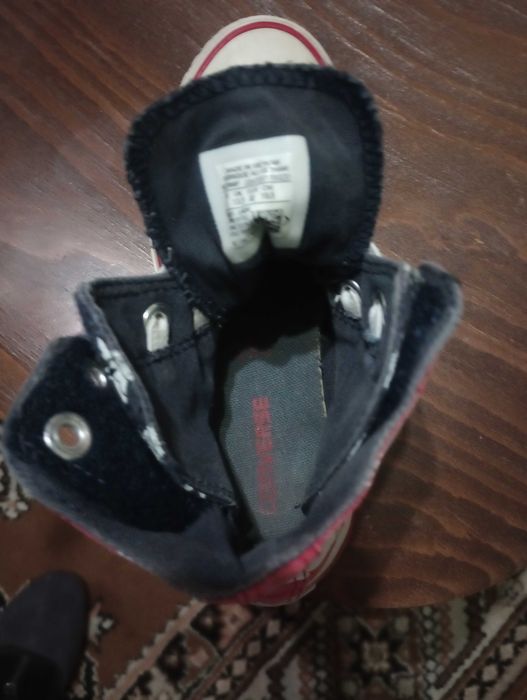 Продам  фирменные  CONVERSE кеды .
