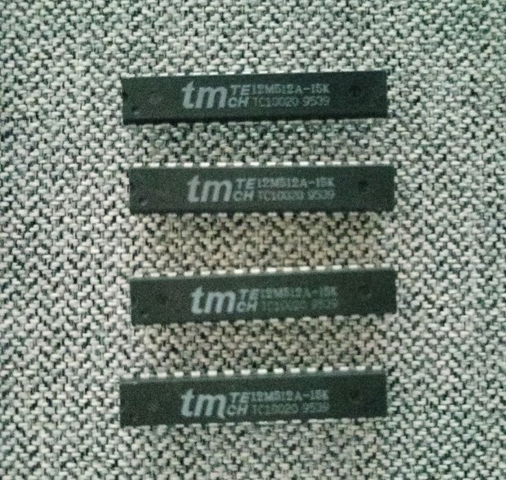 Lote CPUs Cerâmicos Vintage Intel AMD Cyrix + EPROM + Zilog Z8530 |