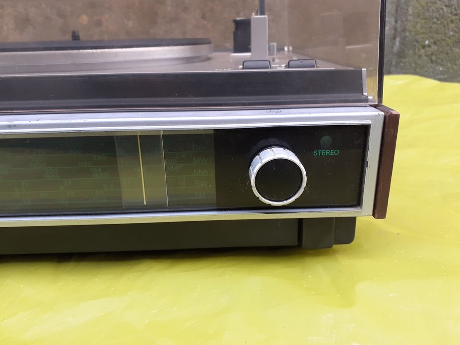 Gira discos e rádio Philips 22 RH 943