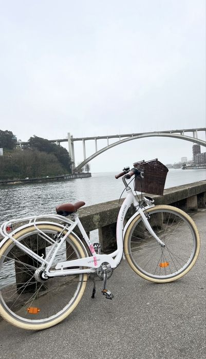 Bicicleta cesta mulher excelente estado