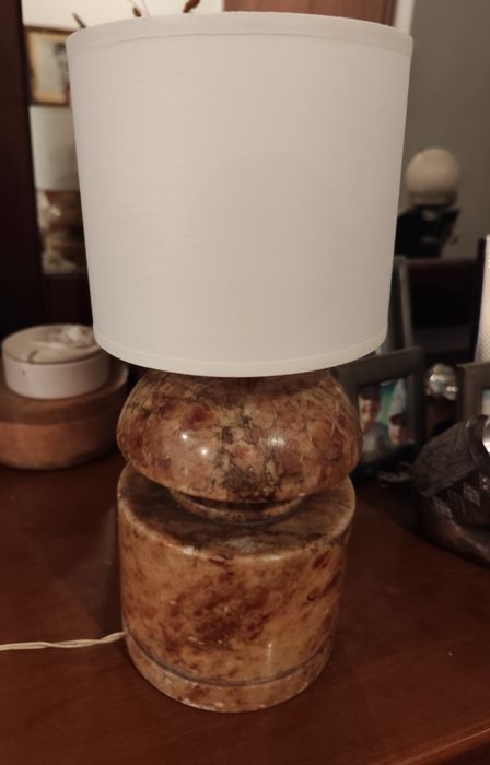 Candeeiro em mármore