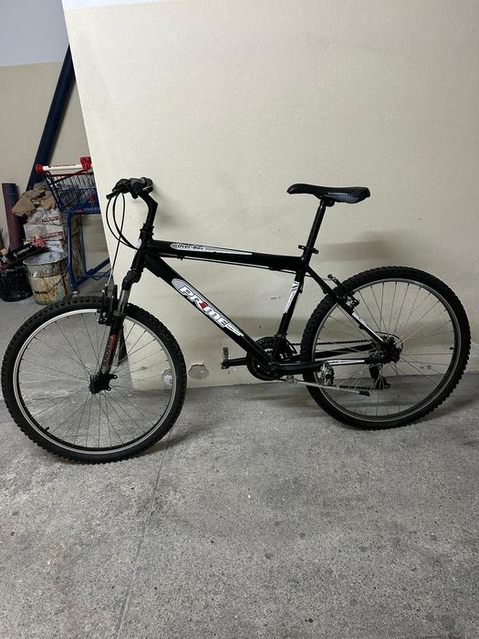 Bicicleta preta nova