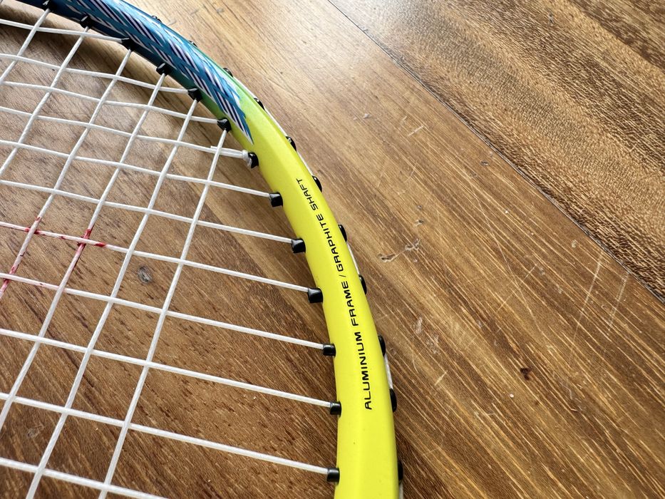 Rakieta do badmintona Yonex Nanoflare 100 + gratis