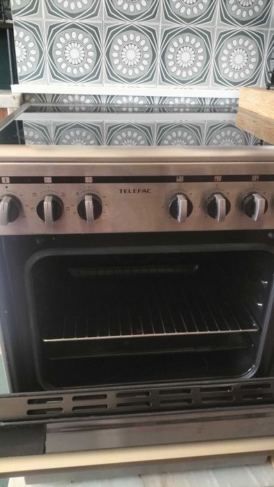 Fogão vitrocerâmico com forno elétrico Telefac