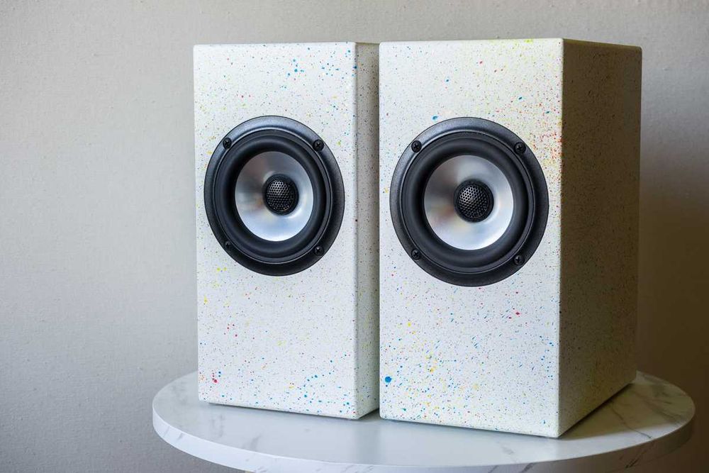 Kolumny regałowe, monitory SB Acoustics.