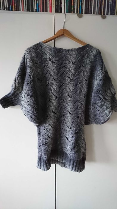Szary efektowny sweter nietoperz