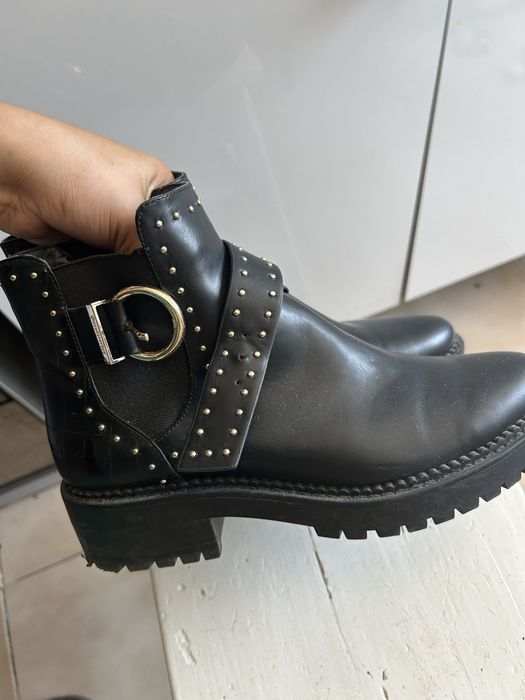 Botas pretas tamanho 39