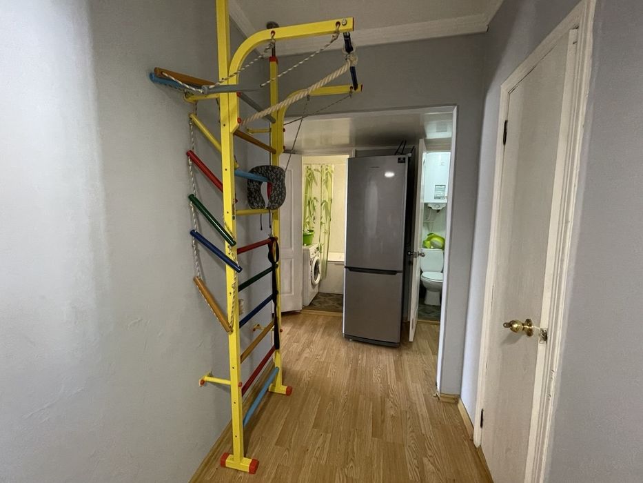 Сдам 3-комн квартиру Газ.Таирова Ак.Королева, 75.
В доме газ ! 
Три раздельные комнаты