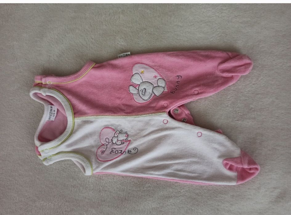Zestaw pajacyki dla niemowląt/ śpiochy dla dziewczynek/ ubranka