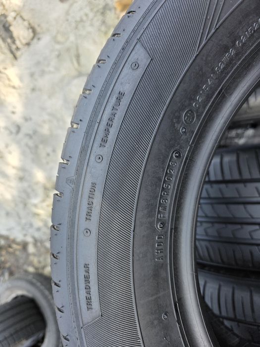 Шини 235/60r17 як нові 8 мм. 23 й рік