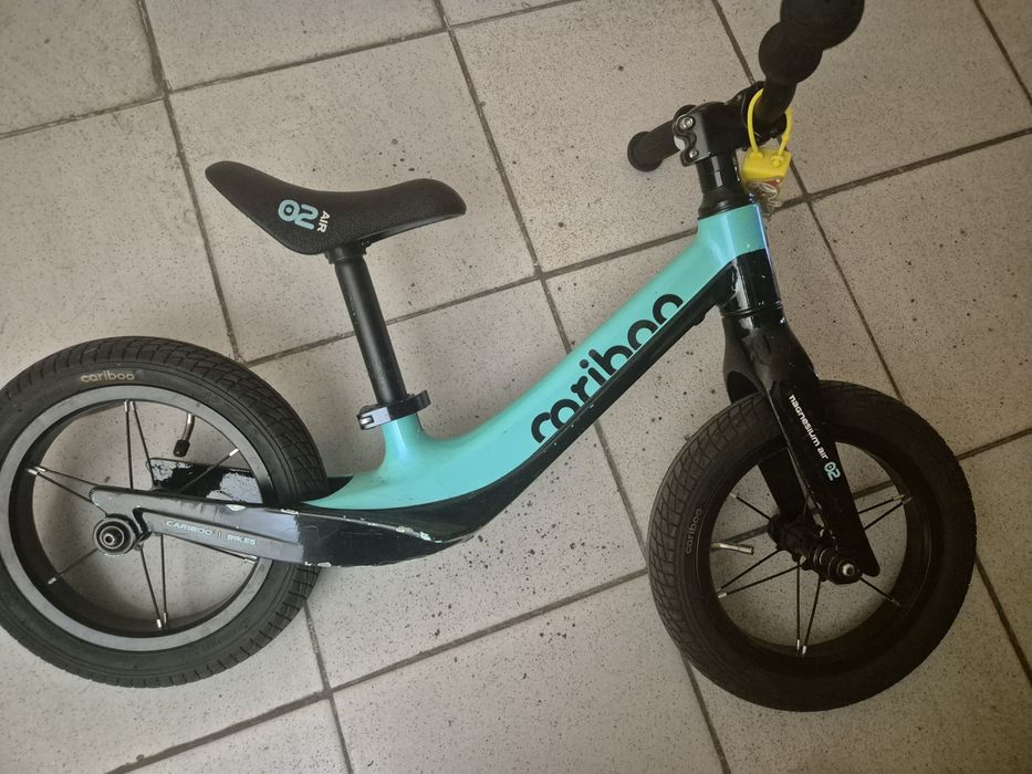 Беговел Cariboo by Movino Magnesium Air (black-blue)