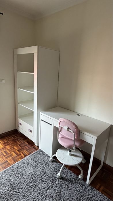 Quarto com varanda e muita luz solar