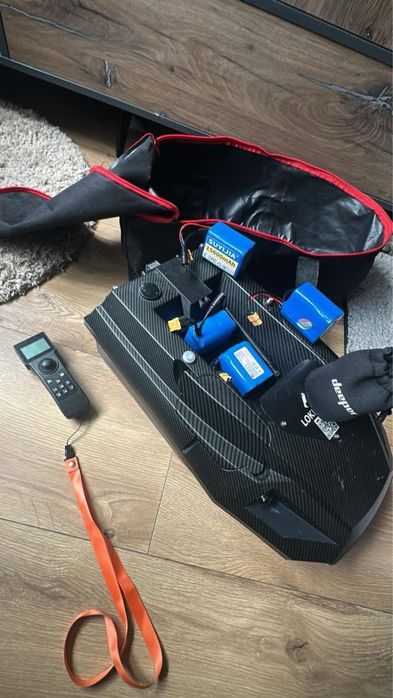 Łódka zanętowa D50B 4 akumulatory stan bdb