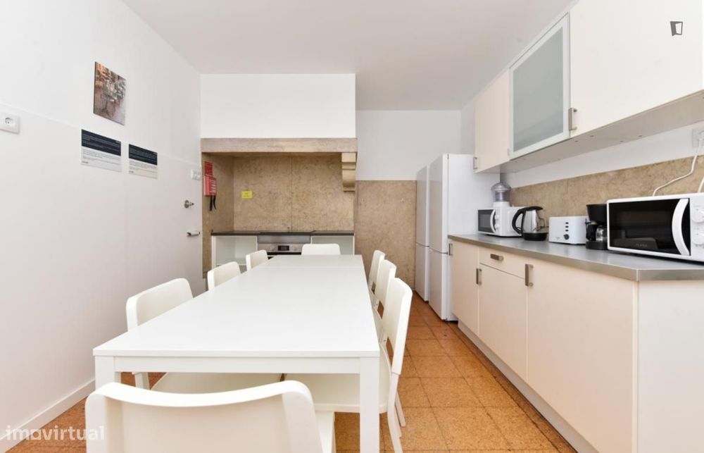 Quarto - localizado em Marquês de Pombal Lisbon