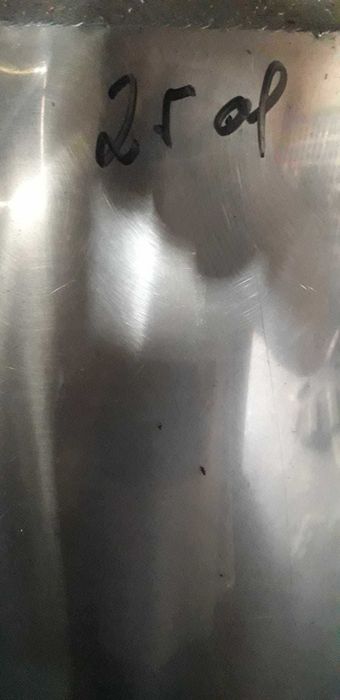 duas cubas de inox para vinho