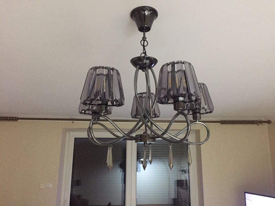 Żyrandol ciemne szkło ozdobne elementy