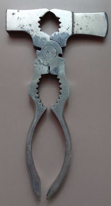 Инструмент СССР Топор Кусачки Орехокол Отвертка Гвоздодер Молоток