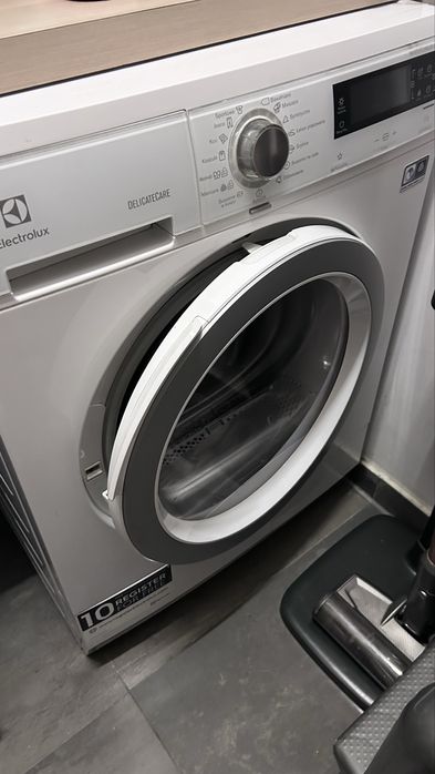 Suszarka z pompom ciepła  EDH4388GDE electrolux