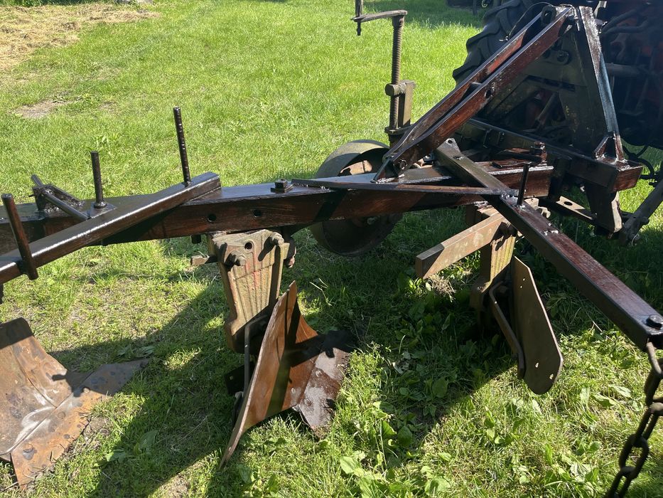 Плуг трьохкорпусний Одеський з високими стійками