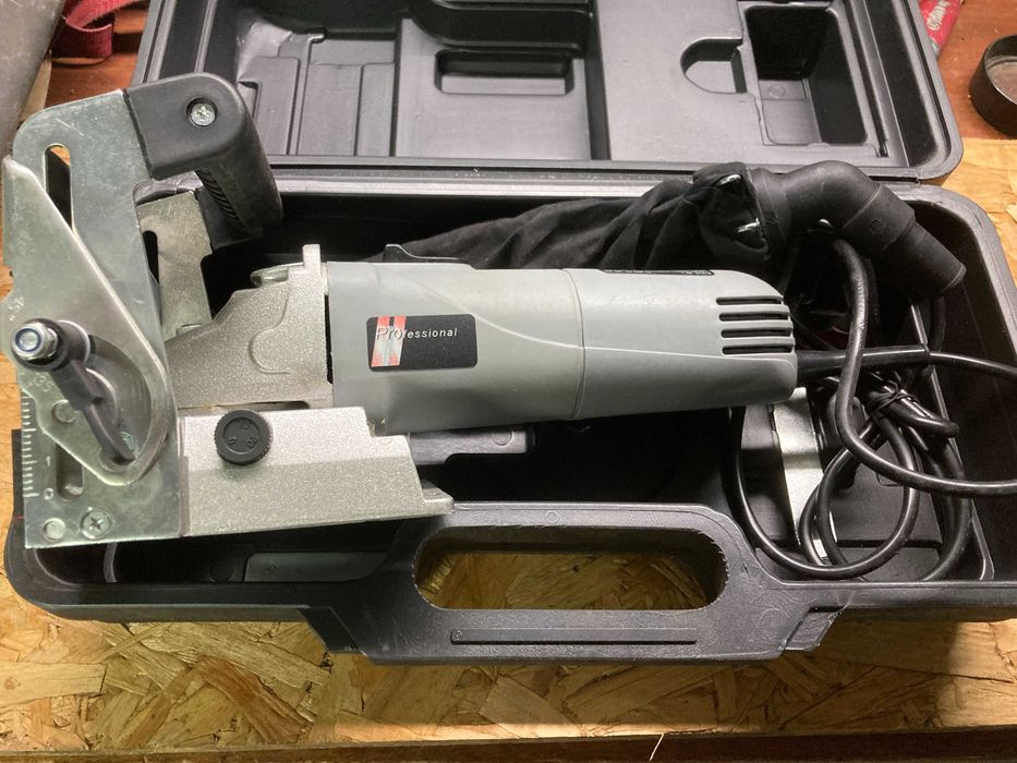 Entalhadora da linha profissional da Einhell nova troco