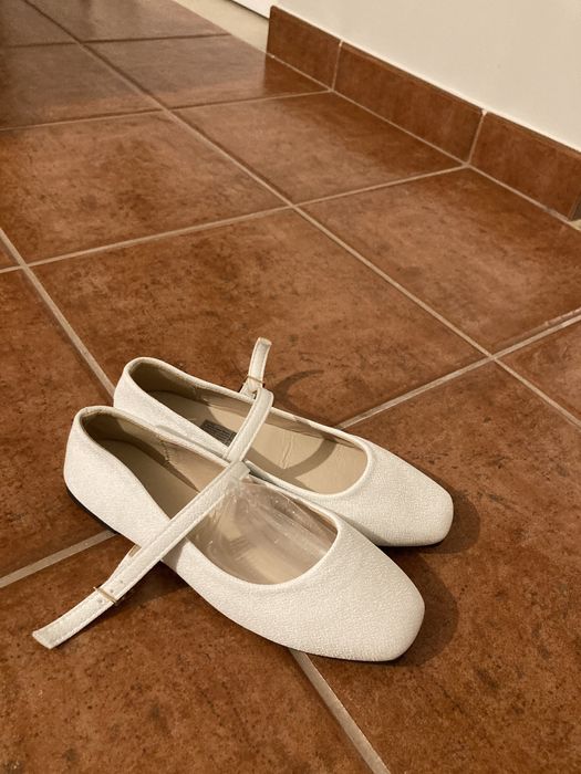 Sapatos Mary Jane sabrinas brancas