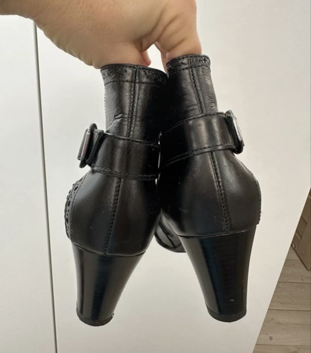 Prawie nowe piękne skórzane botki rozm.36