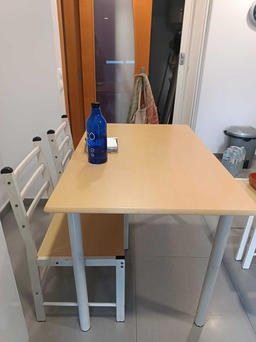 Mesa de Cozinha com Cadeiras