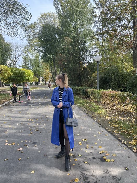 Тренч у синьому кольорі